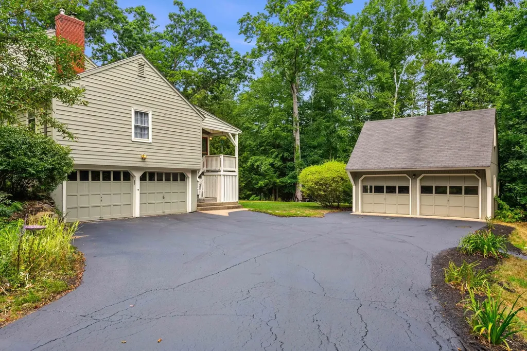 8 Deacon Road Bedford NH 03110