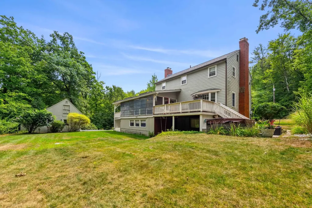 8 Deacon Road Bedford NH 03110