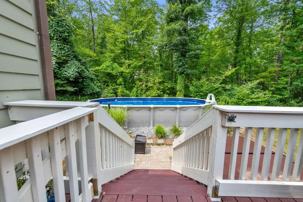 8 Deacon Road Bedford NH 03110