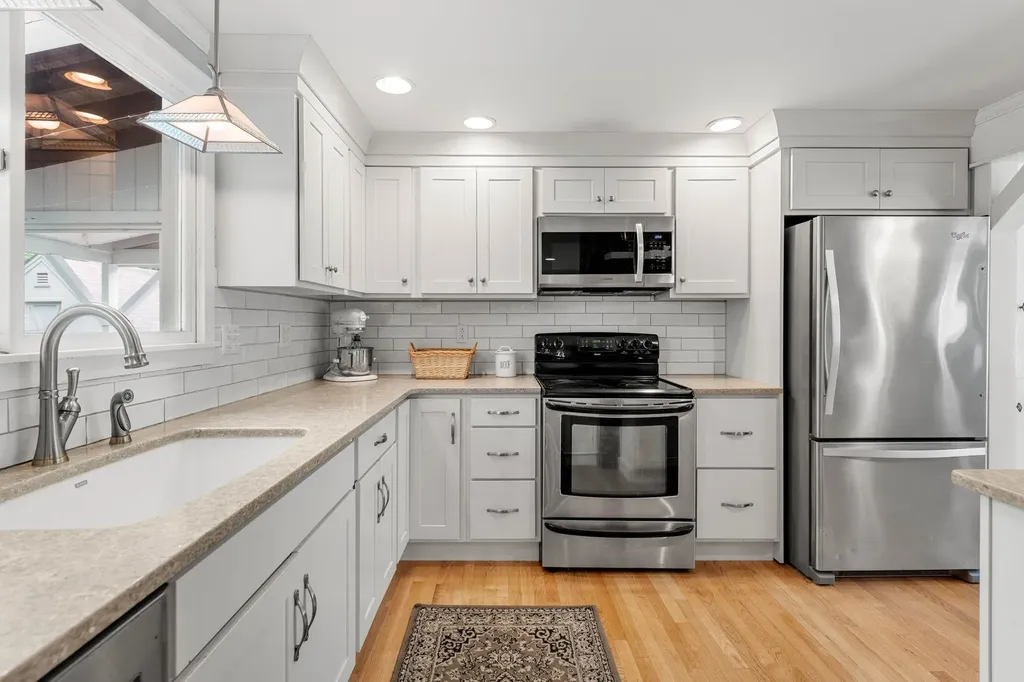 8 Deacon Road Bedford NH 03110