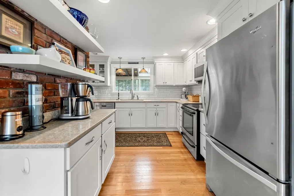 8 Deacon Road Bedford NH 03110