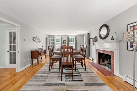 8 Deacon Road Bedford NH 03110