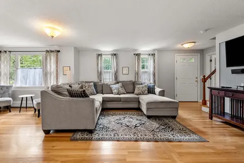 8 Deacon Road Bedford NH 03110