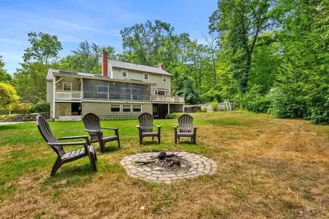 8 Deacon Road Bedford NH 03110