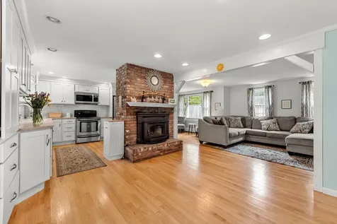 8 Deacon Road Bedford NH 03110