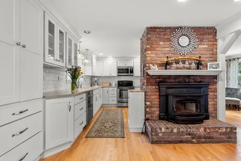 8 Deacon Road Bedford NH 03110