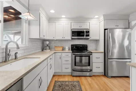 8 Deacon Road Bedford NH 03110