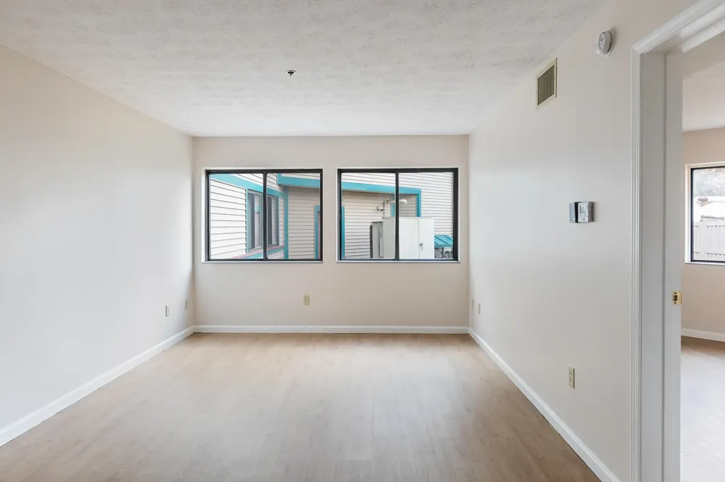 10 Kellogg Road Essex VT 05452