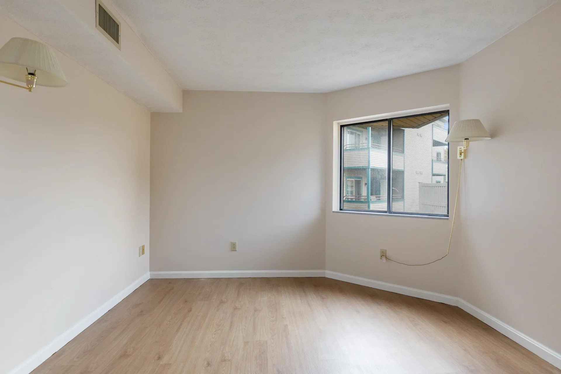 10 Kellogg Road Essex VT 05452