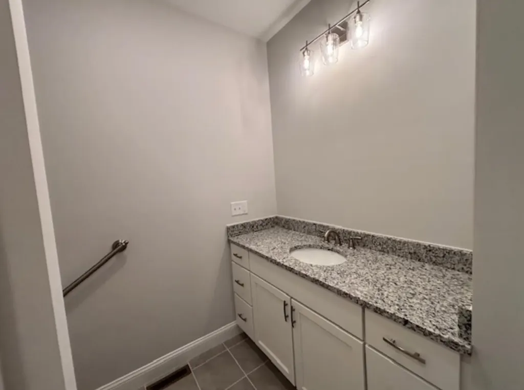 6 Megans Way Epping NH 03042