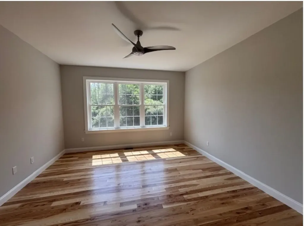 6 Megans Way Epping NH 03042