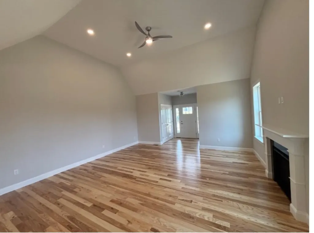 6 Megans Way Epping NH 03042