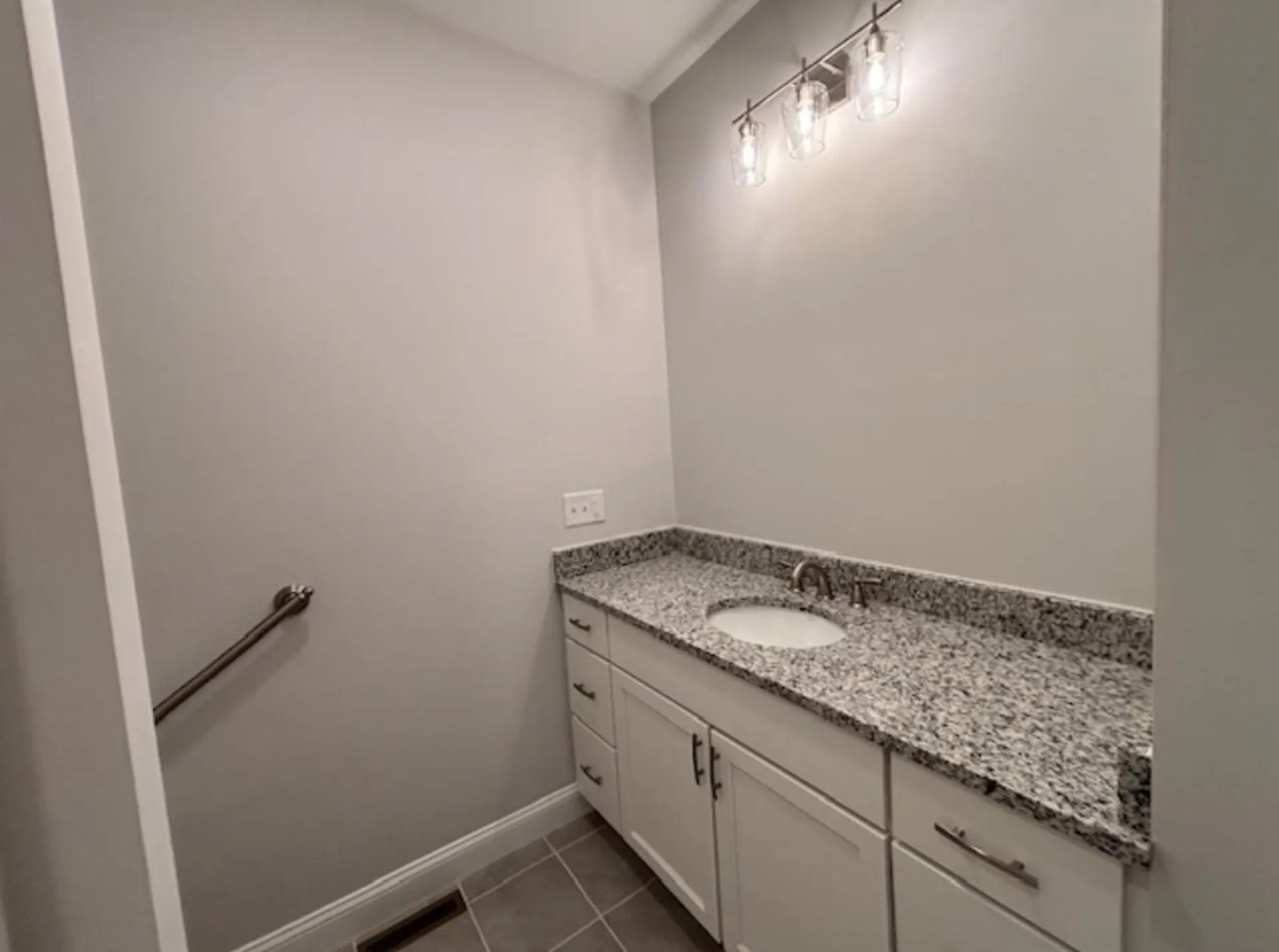 6 Megans Way Epping NH 03042