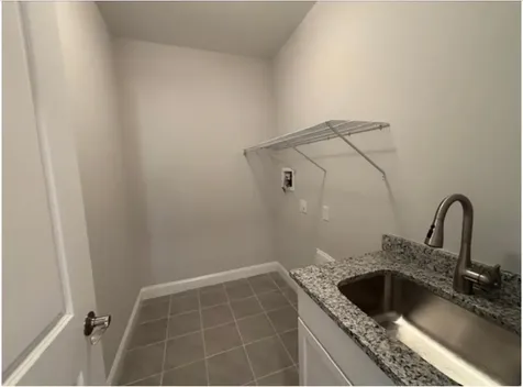 6 Megans Way Epping NH 03042