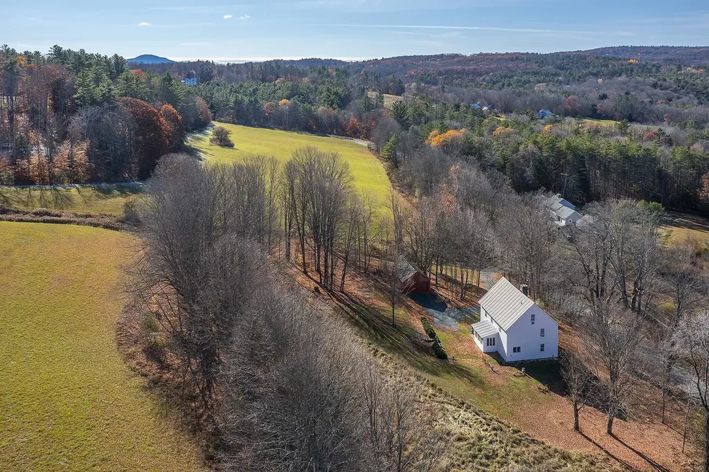 62 Grout Road Hartland VT 05048