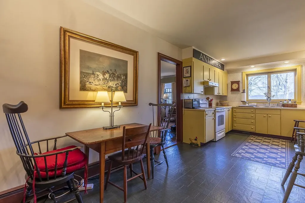 62 Grout Road Hartland VT 05048