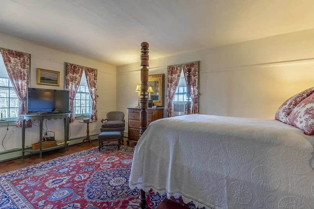 62 Grout Road Hartland VT 05048