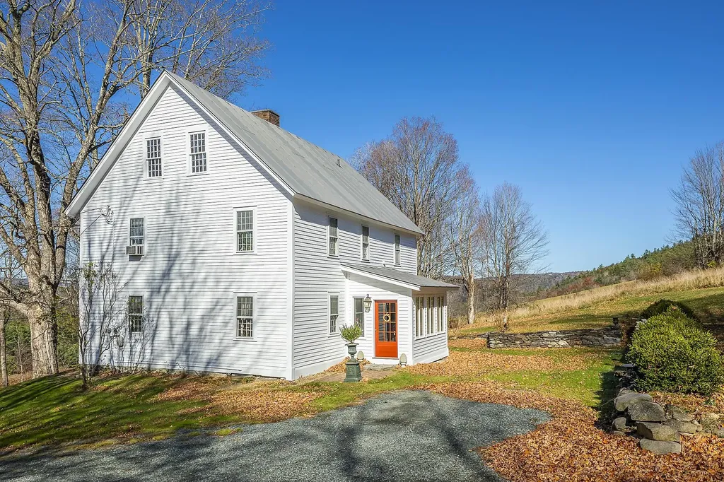 62 Grout Road Hartland VT 05048