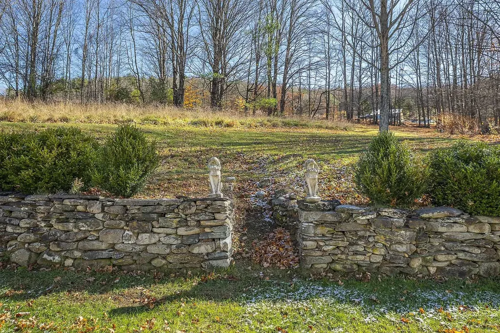 62 Grout Road Hartland VT 05048