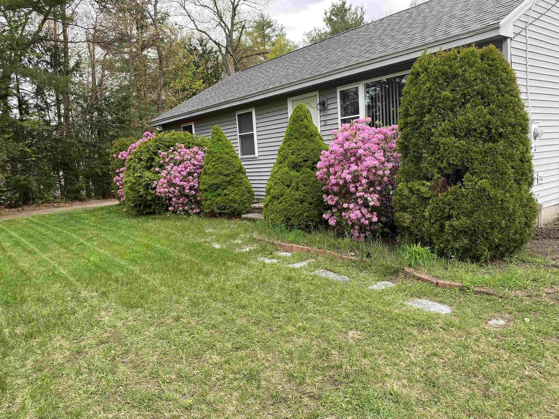 18 Hullbakers Place Concord NH 03303