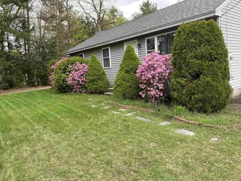 18 Hullbakers Place Concord NH 03303