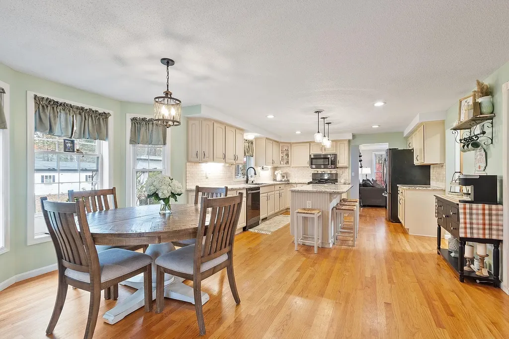 129 Dutton Road Pelham NH 03076