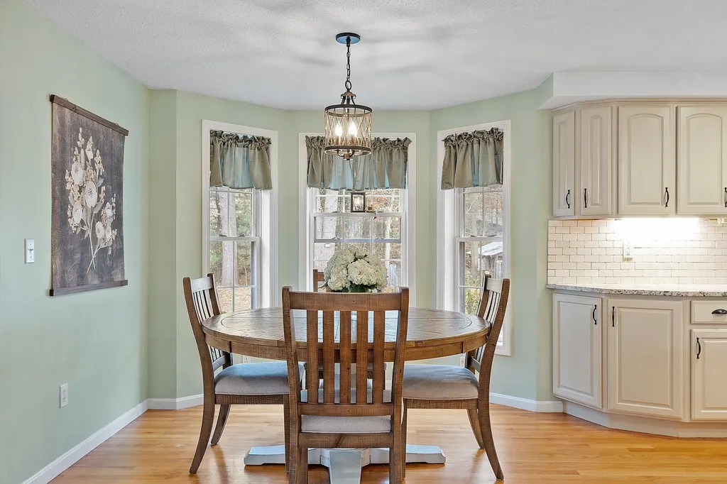 129 Dutton Road Pelham NH 03076