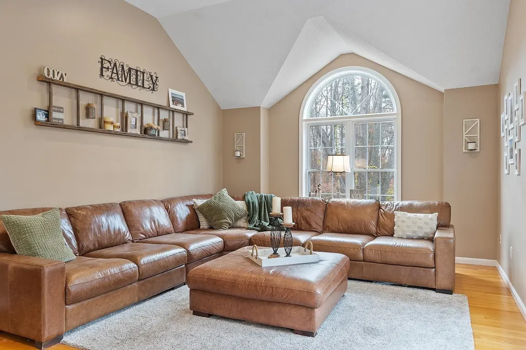 129 Dutton Road Pelham NH 03076