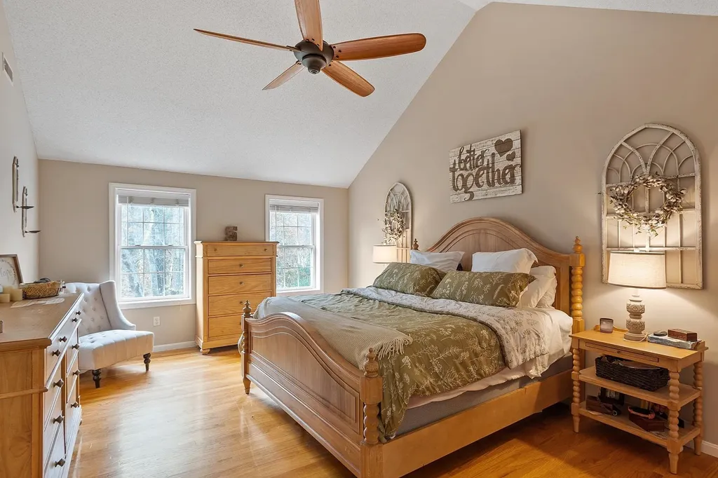 129 Dutton Road Pelham NH 03076