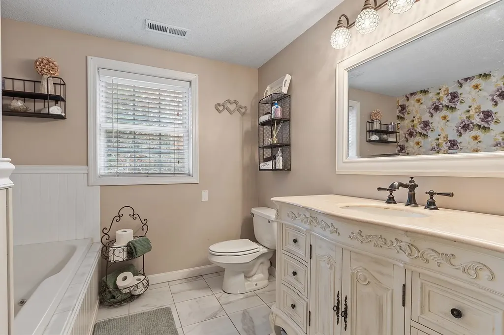 129 Dutton Road Pelham NH 03076