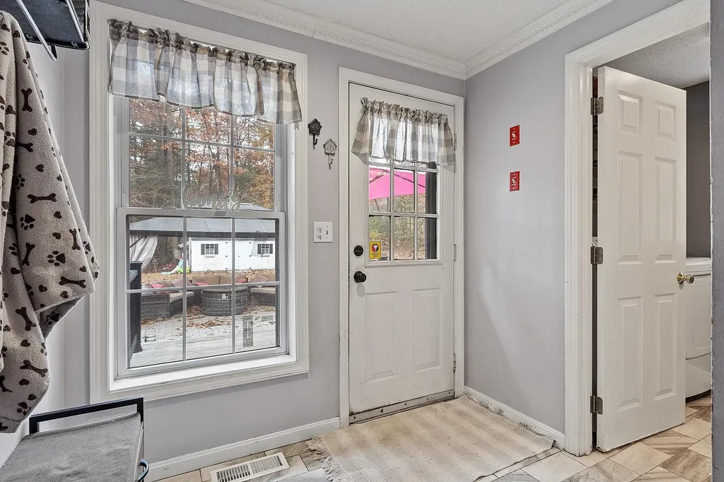 129 Dutton Road Pelham NH 03076