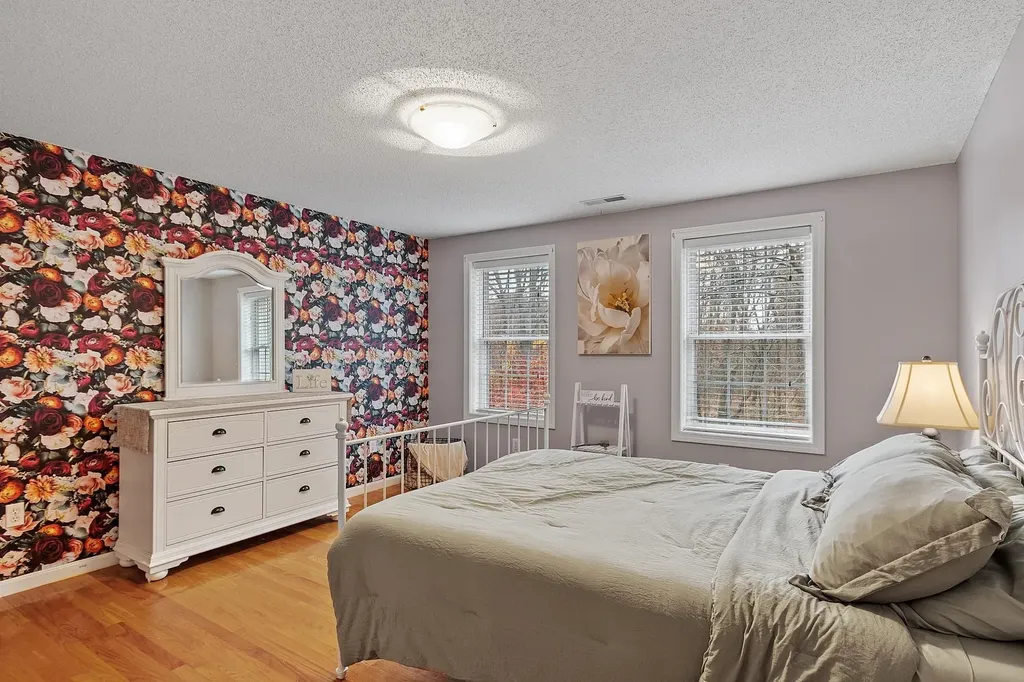 129 Dutton Road Pelham NH 03076