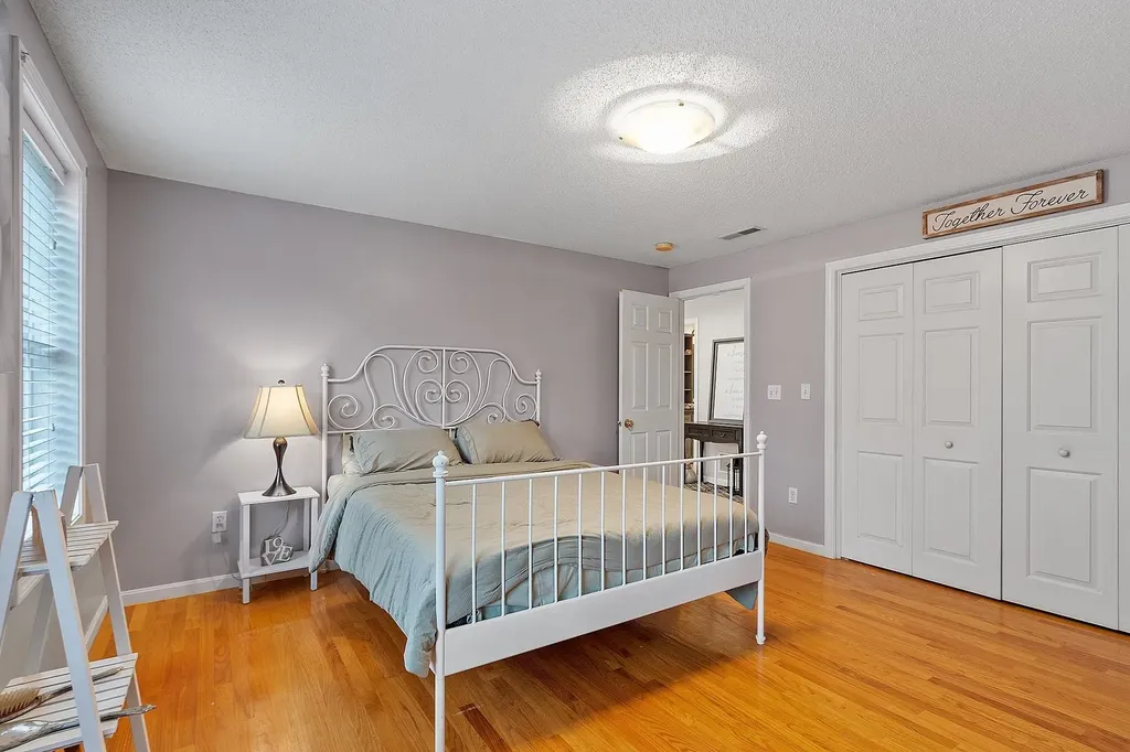 129 Dutton Road Pelham NH 03076