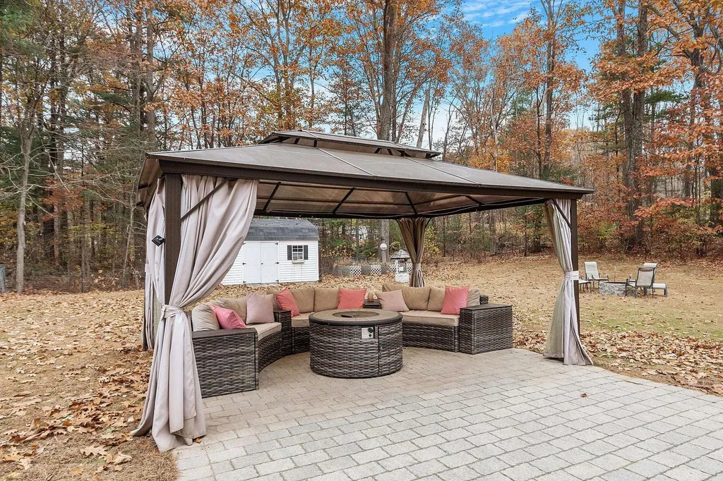 129 Dutton Road Pelham NH 03076