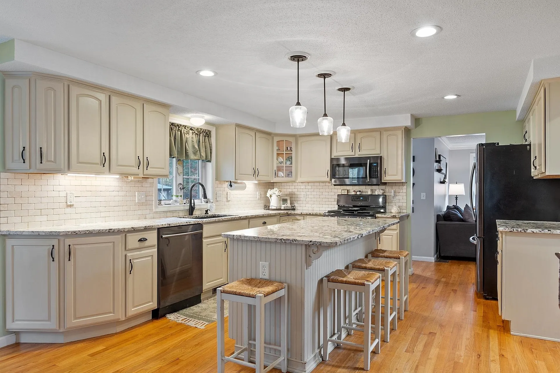 129 Dutton Road Pelham NH 03076