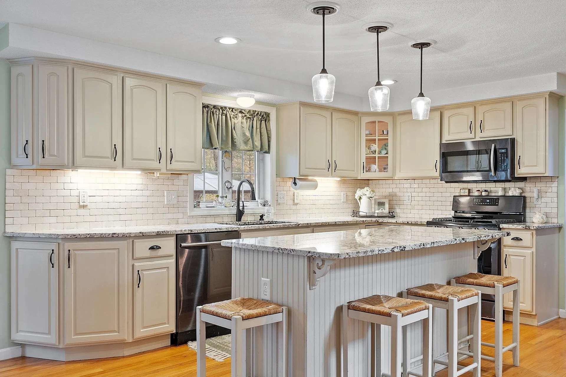 129 Dutton Road Pelham NH 03076