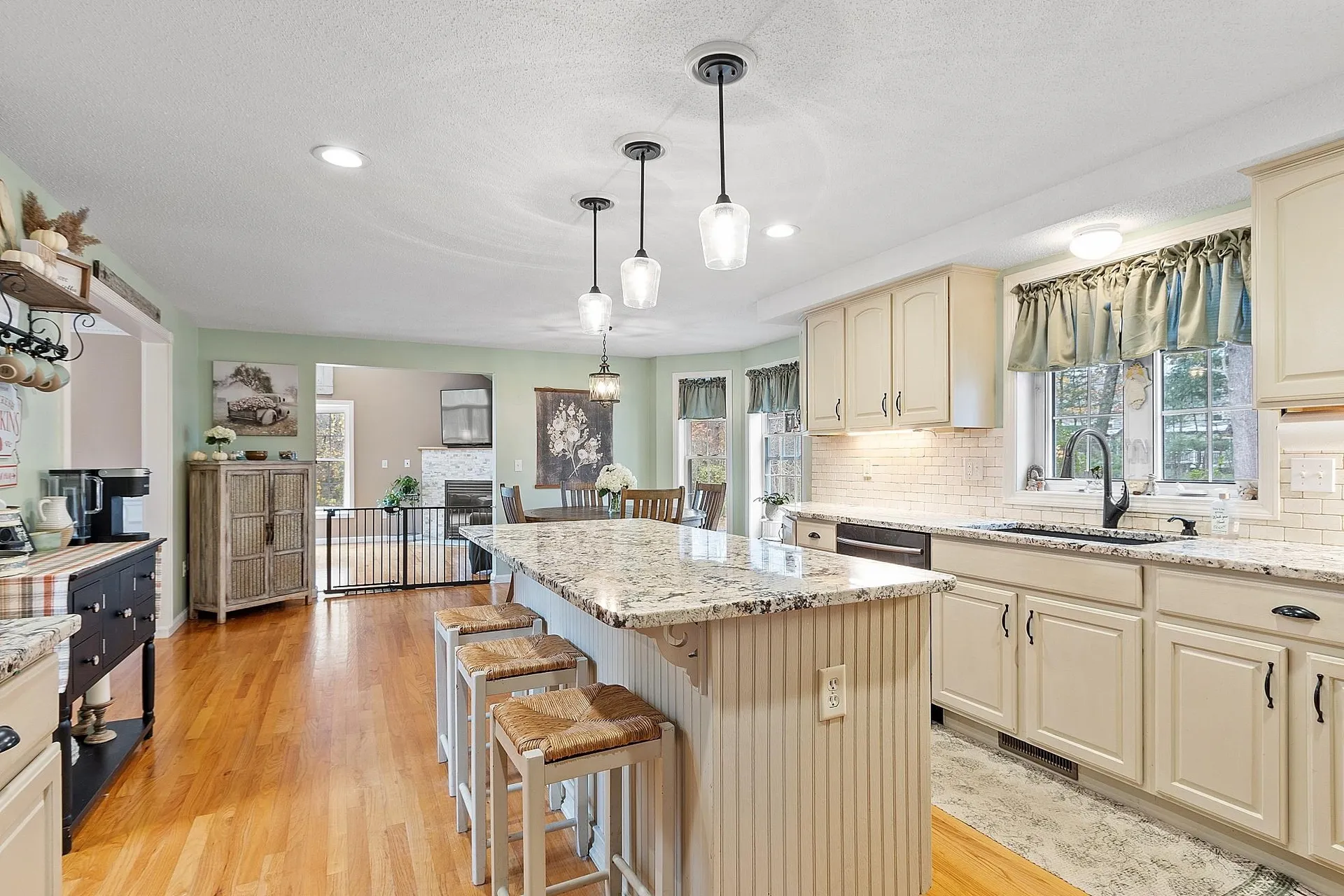 129 Dutton Road Pelham NH 03076