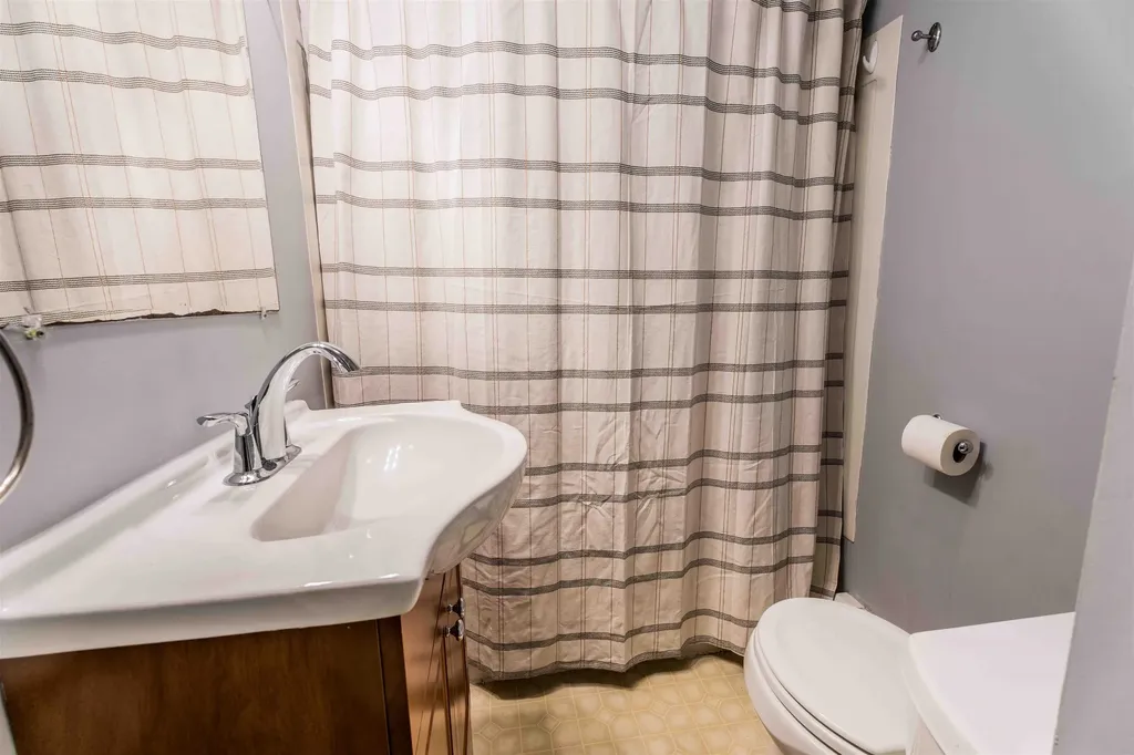 26 Sargent Street Northfield NH 03276