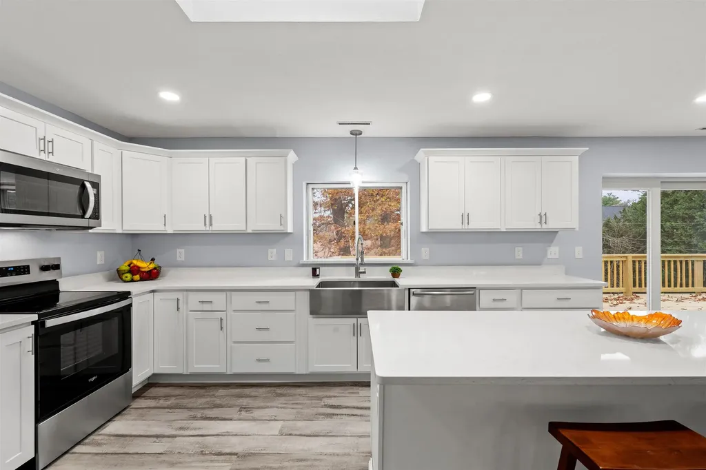 14 Abbott Street Hudson NH 03051