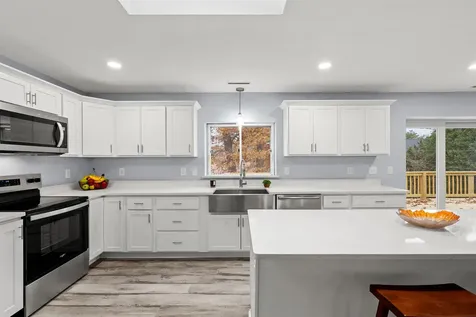 14 Abbott Street Hudson NH 03051