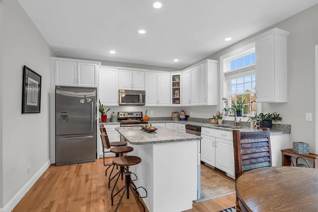 5 Laurel Landing Hudson NH 03051