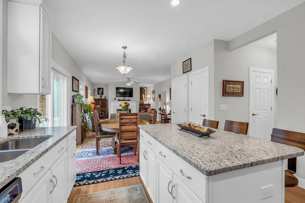 5 Laurel Landing Hudson NH 03051