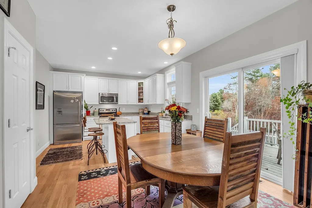 5 Laurel Landing Hudson NH 03051