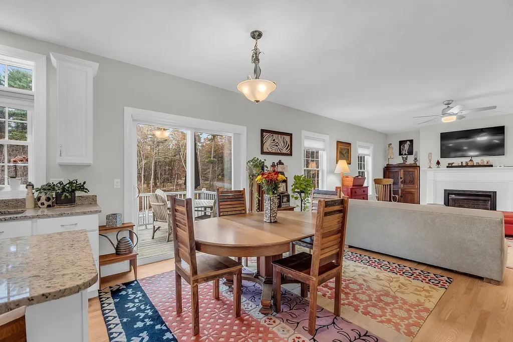 5 Laurel Landing Hudson NH 03051