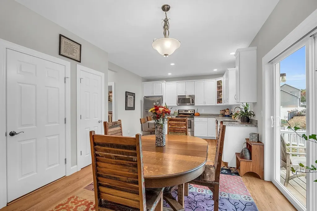 5 Laurel Landing Hudson NH 03051