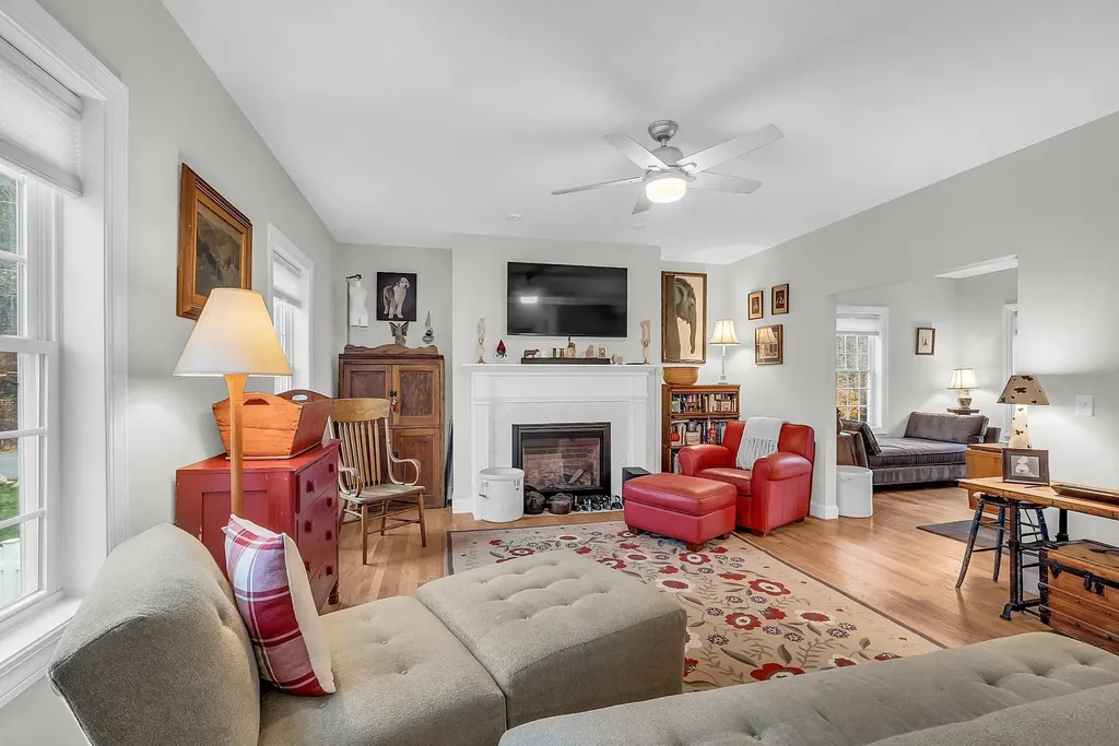 5 Laurel Landing Hudson NH 03051