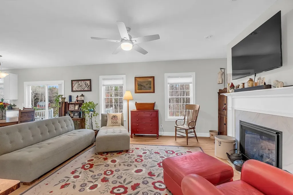 5 Laurel Landing Hudson NH 03051