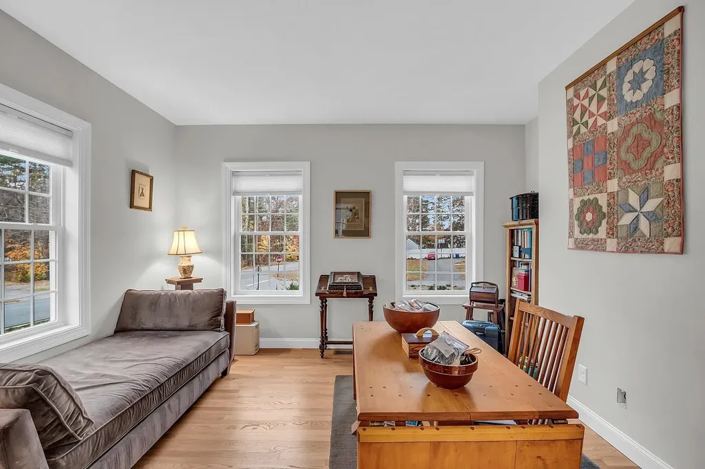 5 Laurel Landing Hudson NH 03051