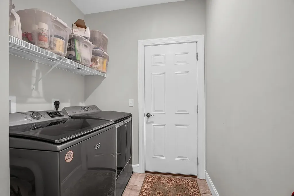 5 Laurel Landing Hudson NH 03051