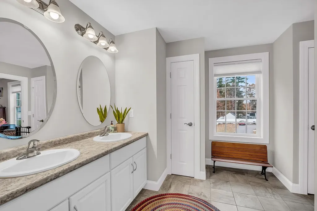 5 Laurel Landing Hudson NH 03051